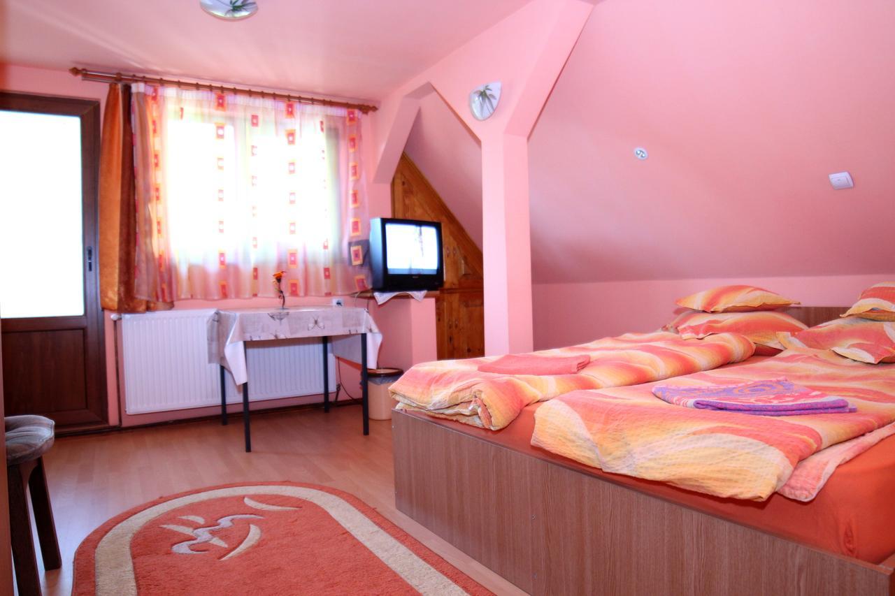 Csergo Ildiko Vendeghaz Hotel Lazarea Luaran gambar