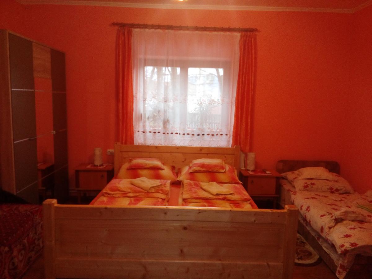 Csergo Ildiko Vendeghaz Hotel Lazarea Luaran gambar
