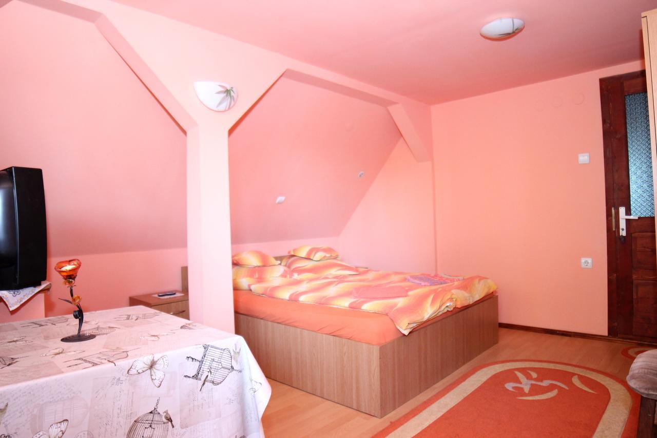 Csergo Ildiko Vendeghaz Hotel Lazarea Luaran gambar