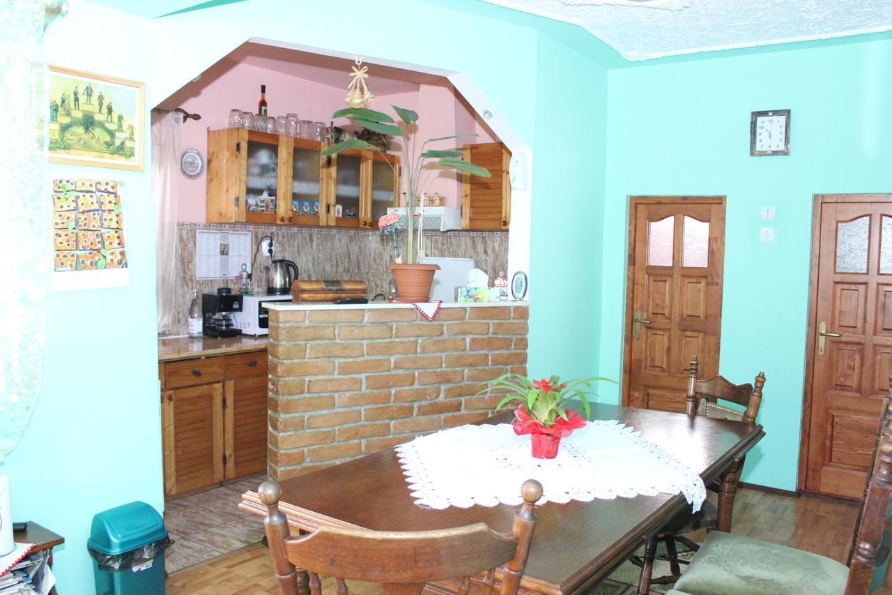 Csergo Ildiko Vendeghaz Hotel Lazarea Luaran gambar