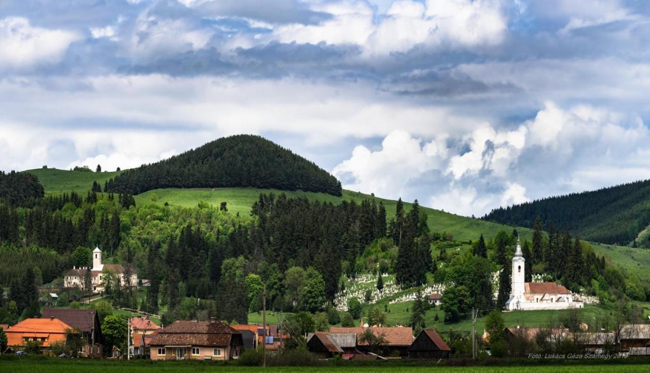 Csergo Ildiko Vendeghaz Hotel Lazarea Luaran gambar