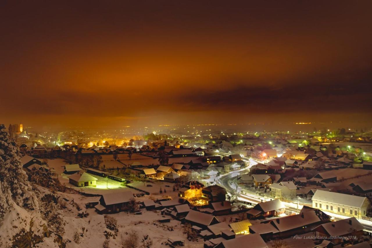 Csergo Ildiko Vendeghaz Hotel Lazarea Luaran gambar