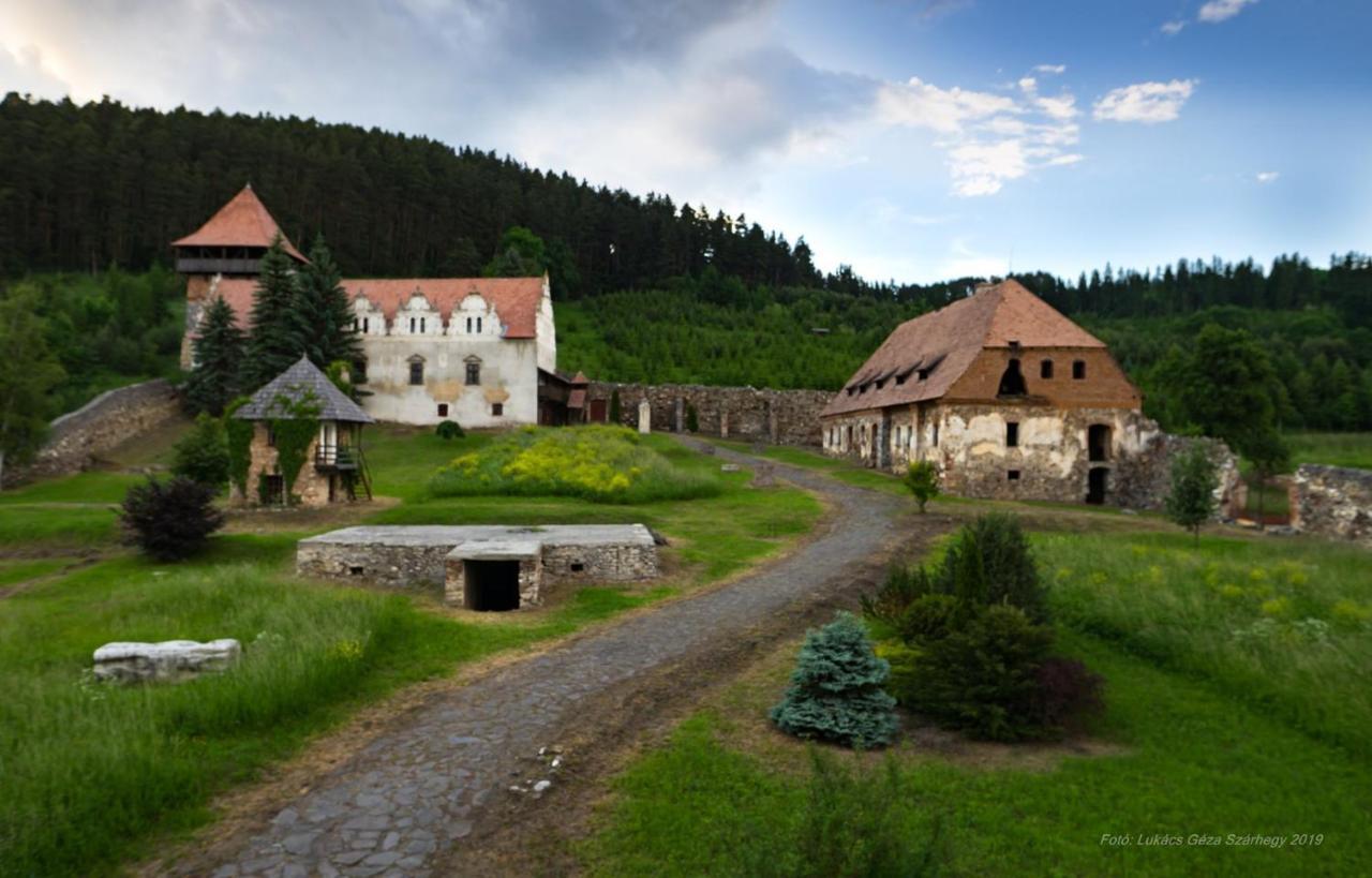 Csergo Ildiko Vendeghaz Hotel Lazarea Luaran gambar