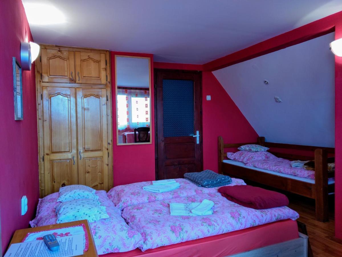 Csergo Ildiko Vendeghaz Hotel Lazarea Luaran gambar