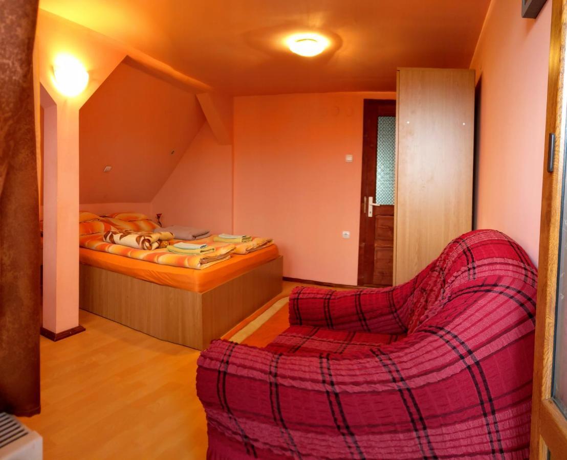 Csergo Ildiko Vendeghaz Hotel Lazarea Luaran gambar
