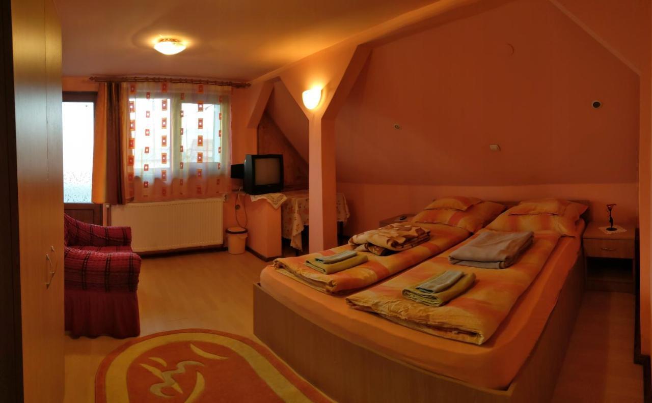 Csergo Ildiko Vendeghaz Hotel Lazarea Luaran gambar